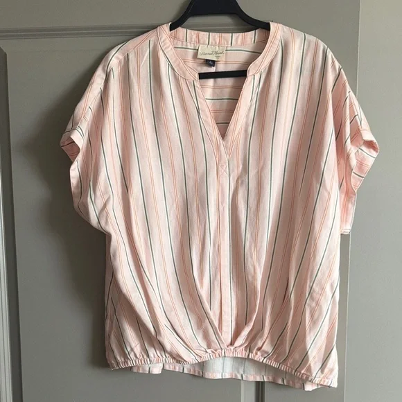 Universal Thread - Picture 1 of 5